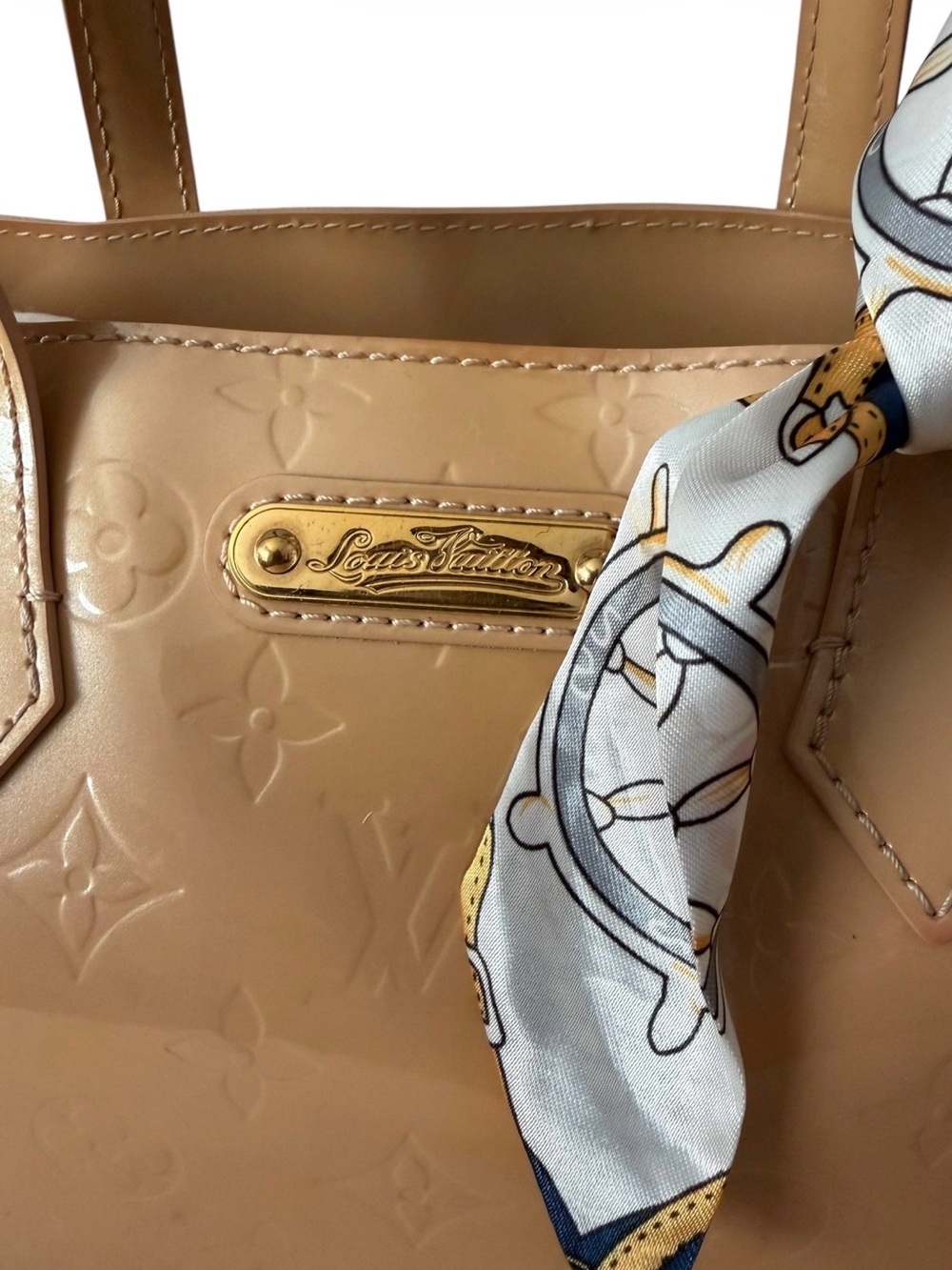 Louis Vuitton Wilshire PM, Monogram Vernis, Patent Leather Tote - Picture 3 of 16